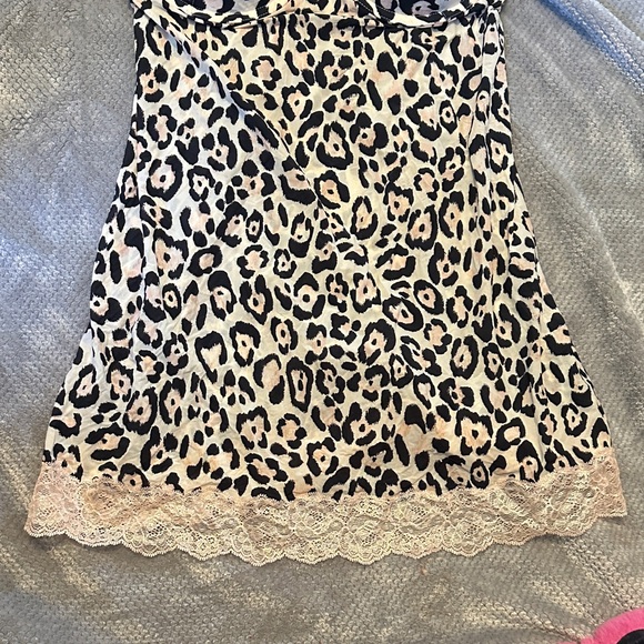 Victoria's Secret Pink Leopard Chemise with Shimmering Pink  Lace - Picture 4 of 11